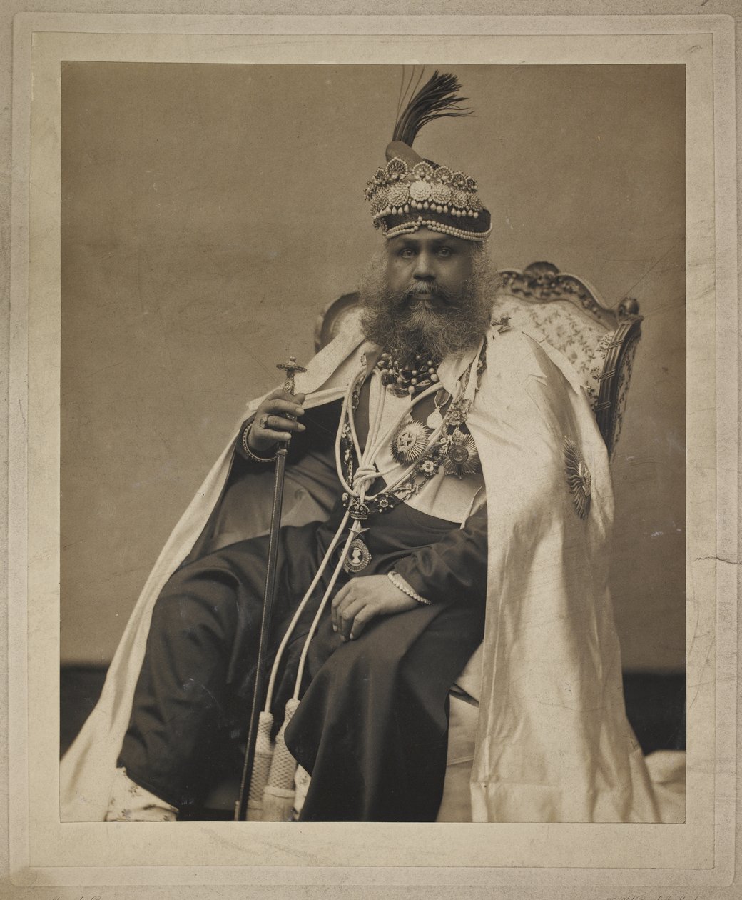 Portræt af Sir Sawai Madho Singh, Maharaja af Jaipur, ca. 1900-tallet (s/h-foto) af Alexander Bassano