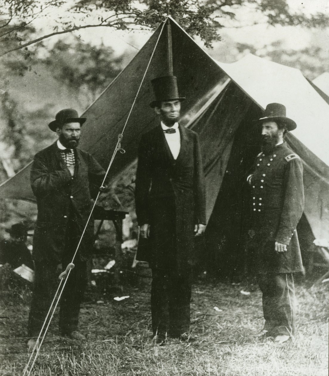 Abraham Lincoln med Allan Pinkerton og generalmajor John A. McClernand, 1862 af Alexander Gardner