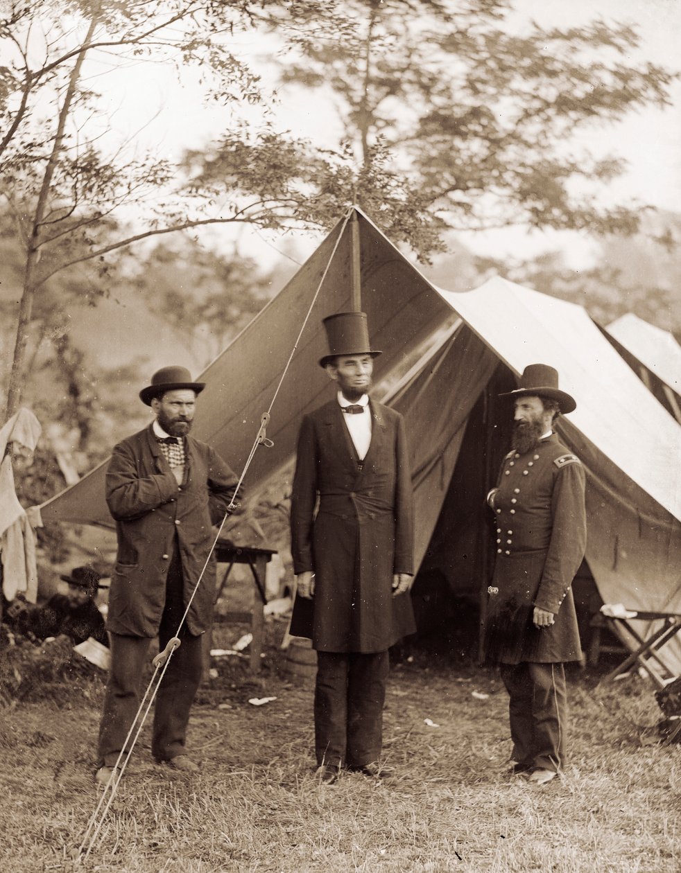 Præsident Lincoln på Antietam Battlefield af Alexander Gardner