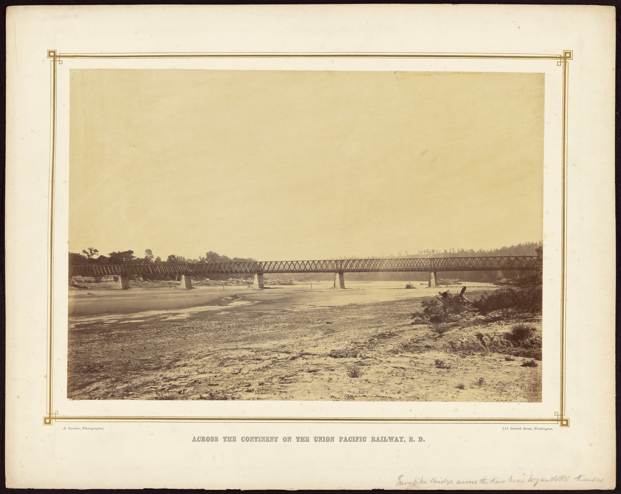 [Turnpike Bridge over Kaw River nær Wyandotte, Kansas] af Alexander Gardner