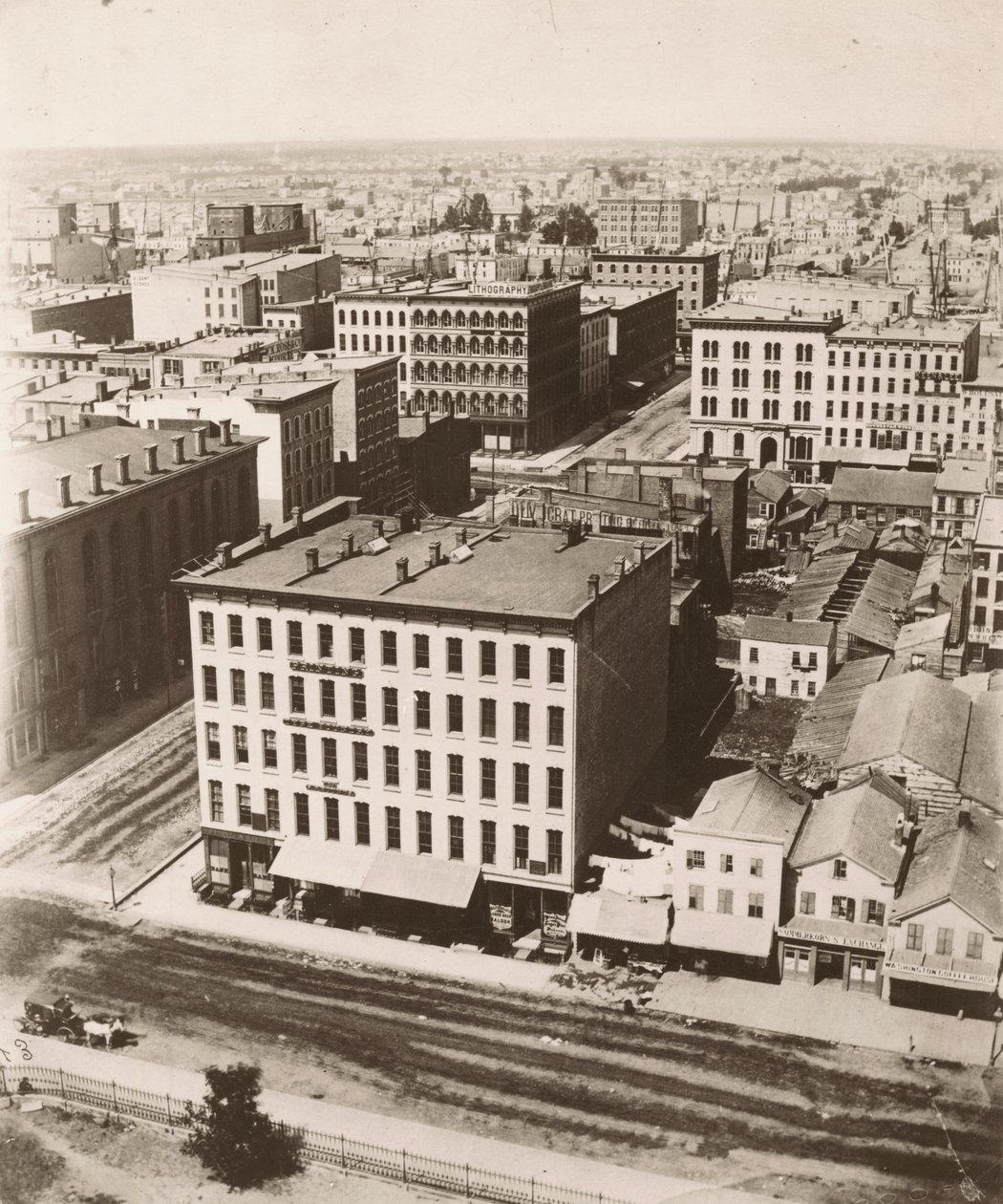 Udsigt nordnordvest fra kuppelen på retsbygningen i Chicago, 1858 af Alexander Hesler