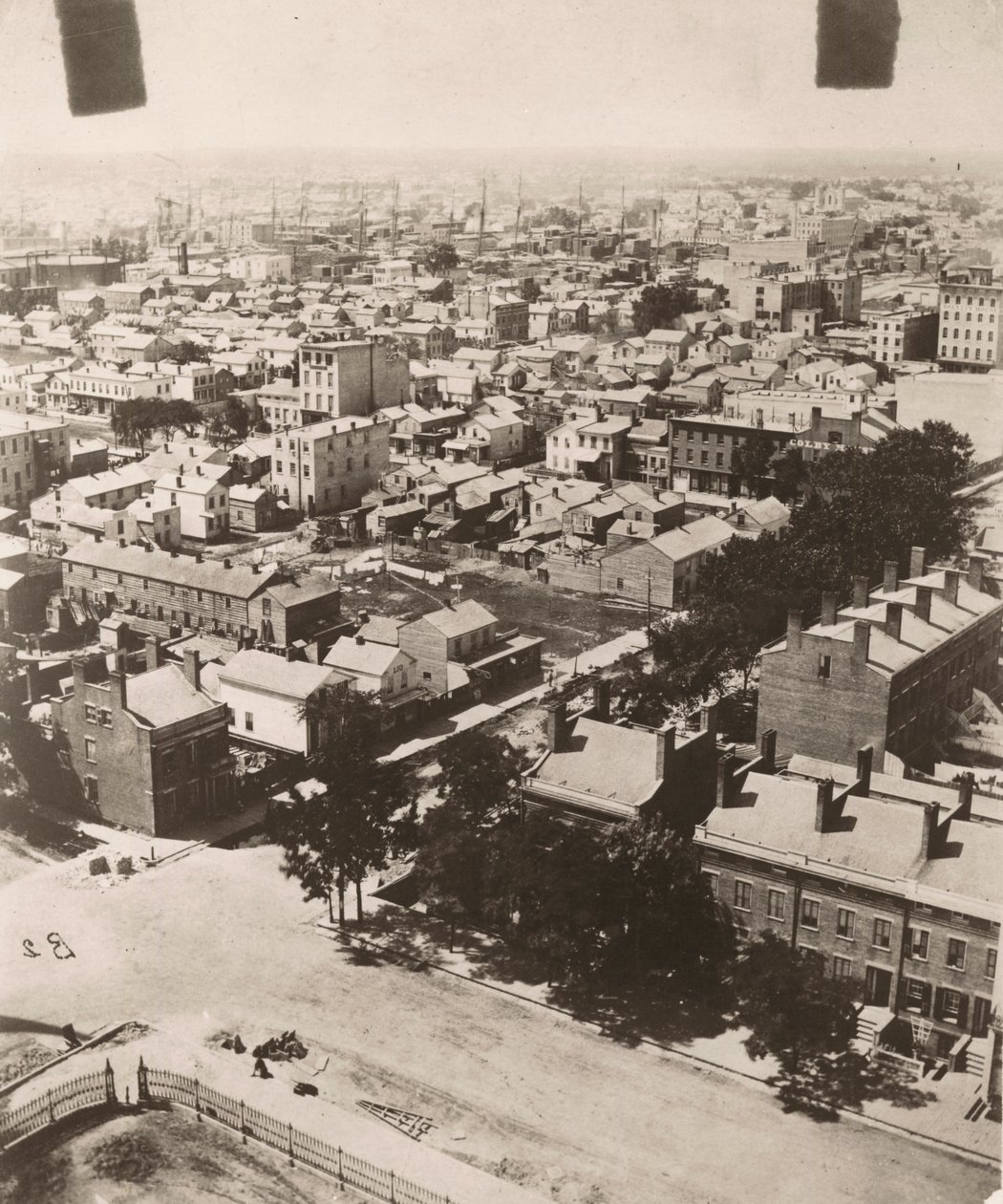 Udsigt sydvest fra kuppelen på retsbygningen i Chicago, 1858 af Alexander Hesler