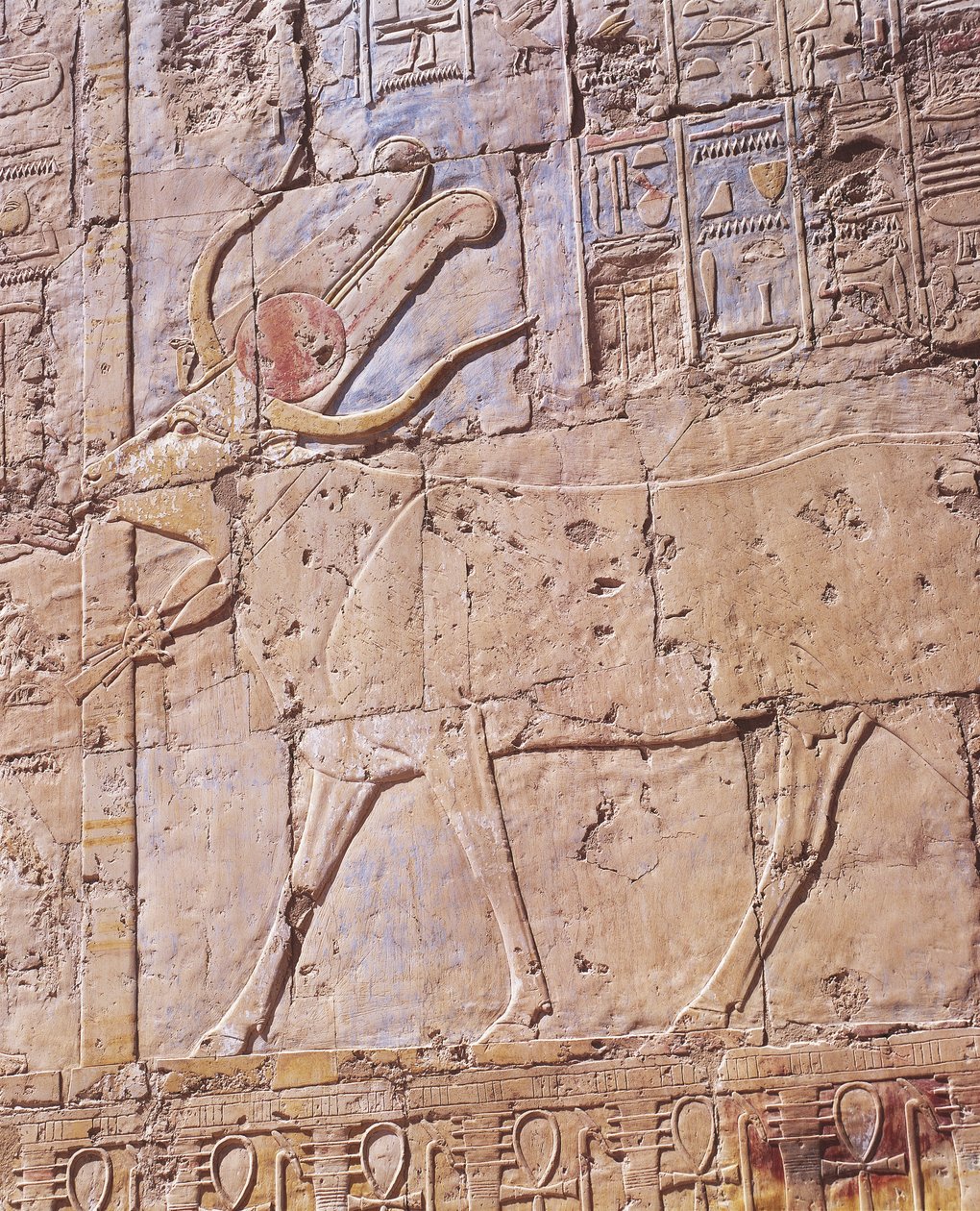 Malet relief af gudinden Hathor i form af ko af Nicolas Toussaint Charlet