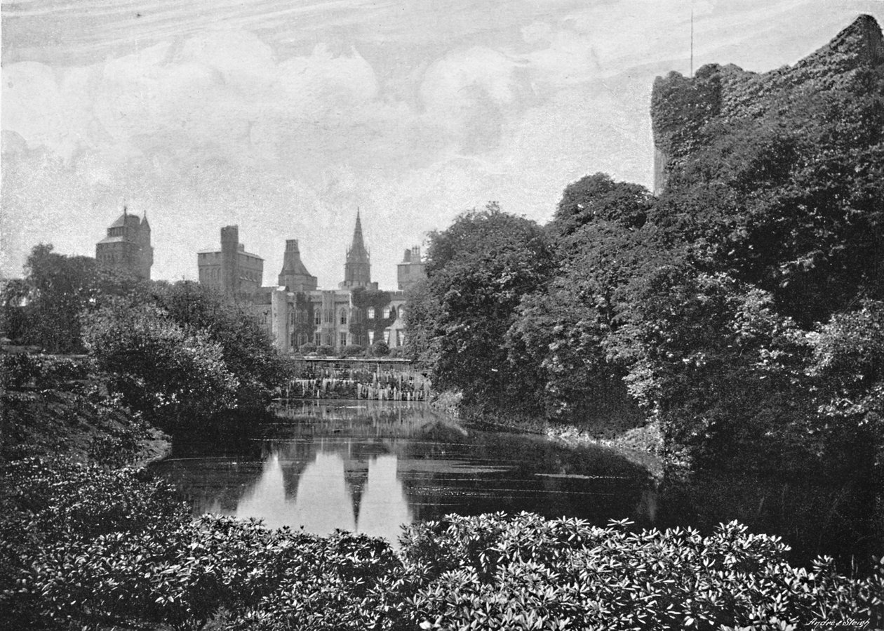 Cardiff Castle: East Front and Keep, c1896 af Alfred Freke