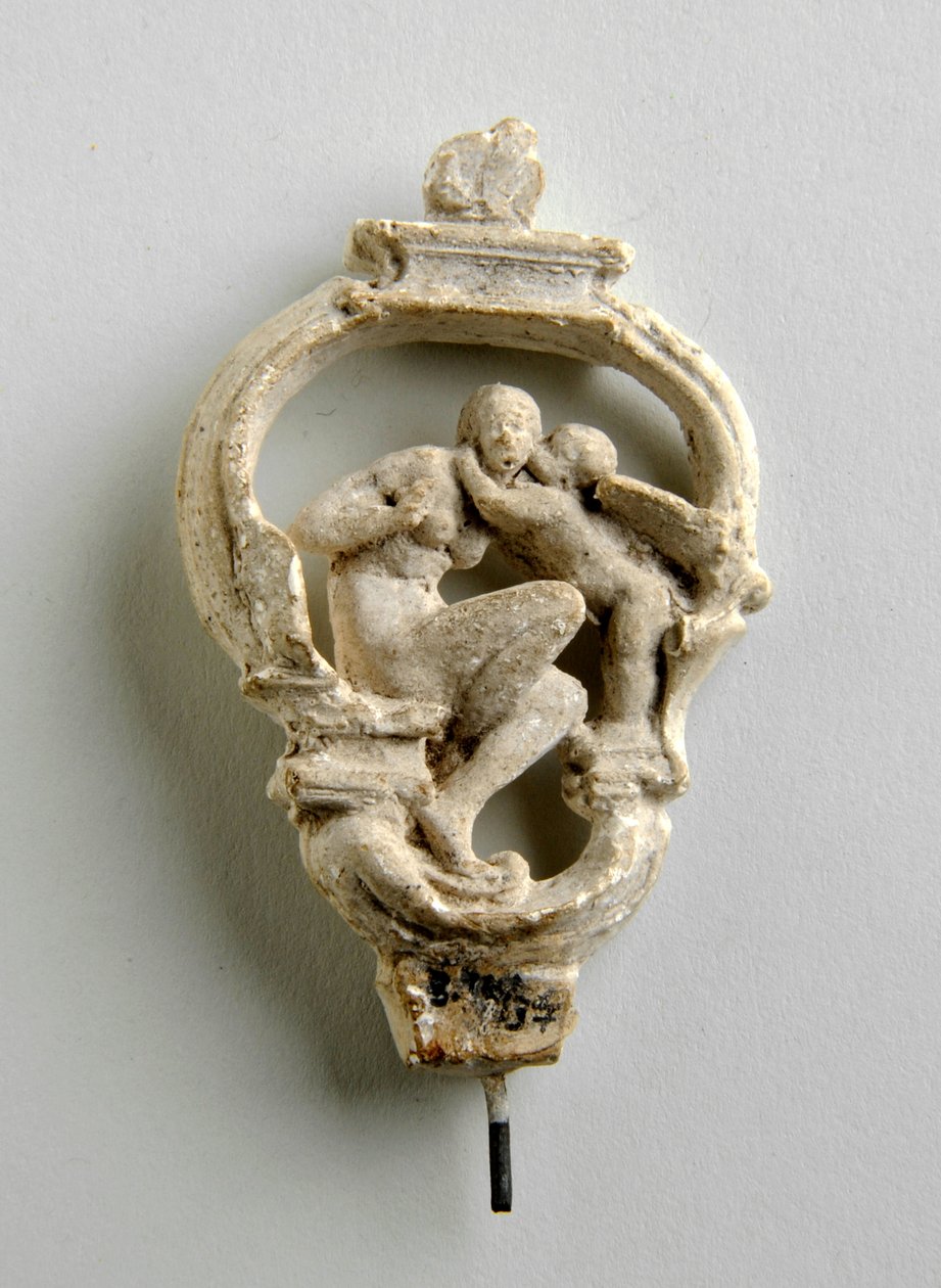 Maquette til en nøglebue med en amor, der hvisker til en siddende pige: tre skitser til den centrale gruppe (gips) af Alfred Gilbert