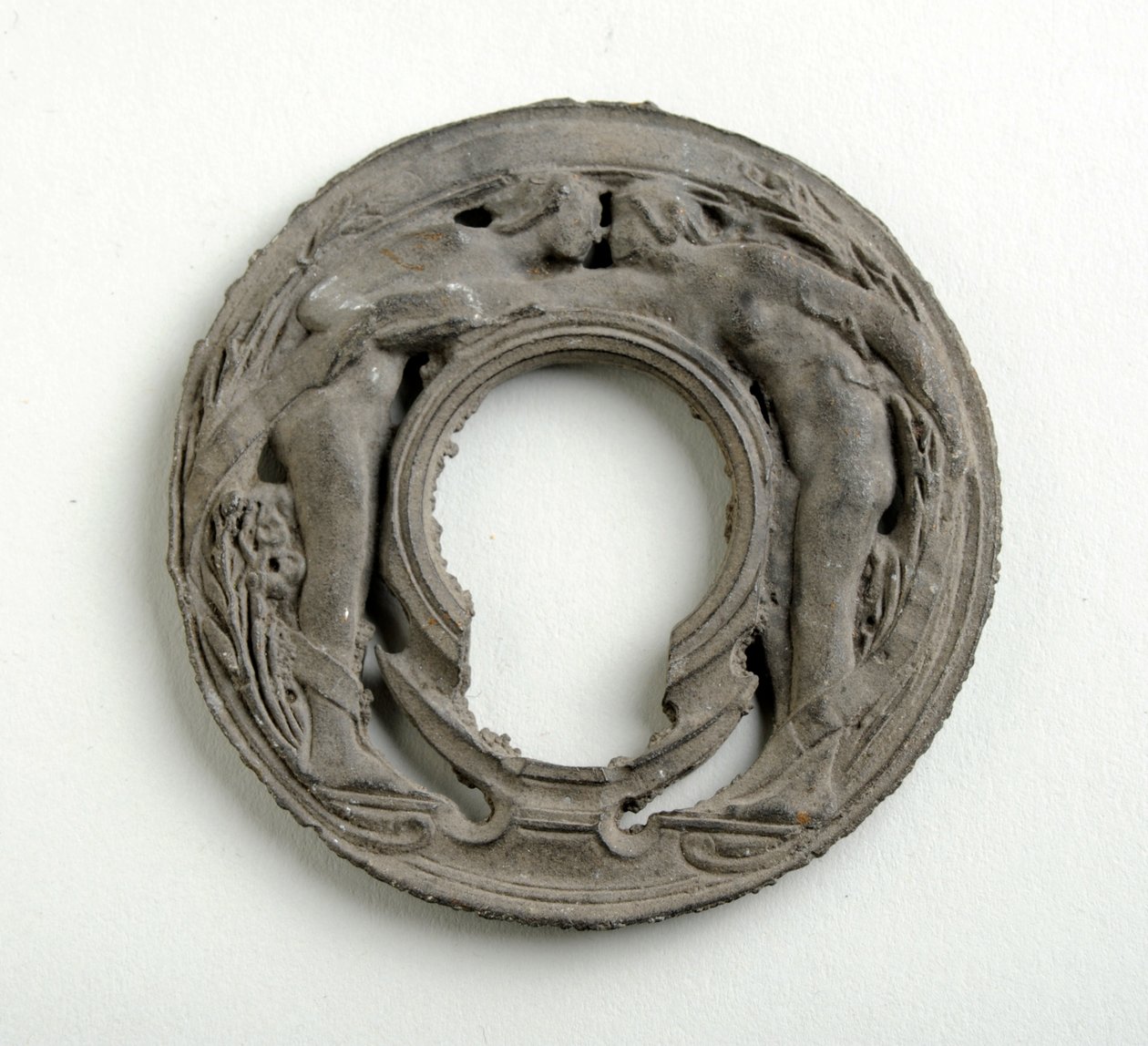 Maquette til et vedhæng med en Arabesque Escutcheon (bronseret gips) af Alfred Gilbert