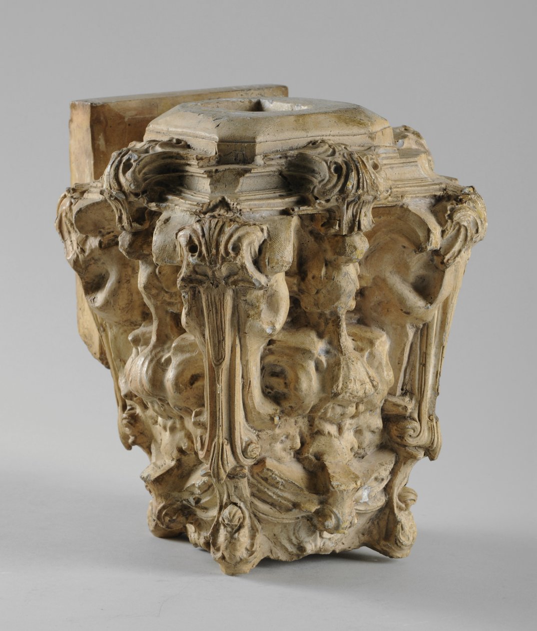 En af 9 maquetter til Sam Wilson Chimneypiece, ca. 1908-14 (gips & shellak) af Alfred Gilbert
