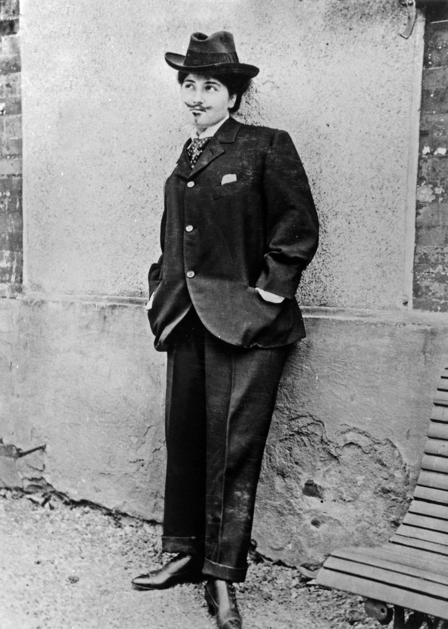 Mission Nathanson (1872-1950) fremtidig Mission Sert, klædt ud som en mand, ca. 1900, foto Alfred Nathanson af Alfred Natanson