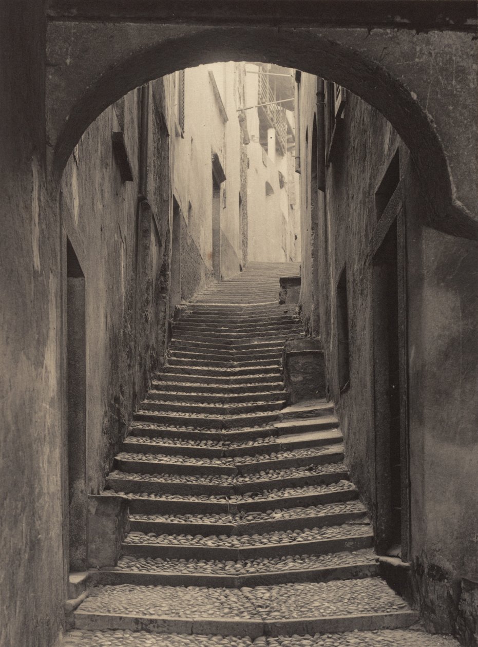 En gade i Bellagio af Alfred Stieglitz