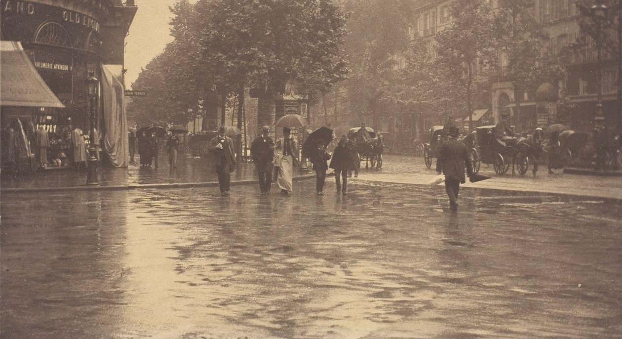 En våd dag på Boulevarden, Paris, 1894. af Alfred Stieglitz
