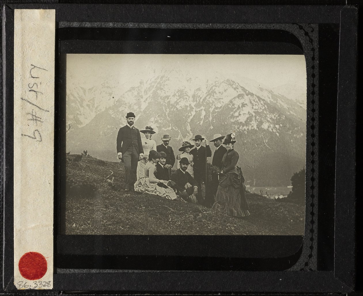 Familie og venner på Mittenwalk, ca. 1884. af Alfred Stieglitz
