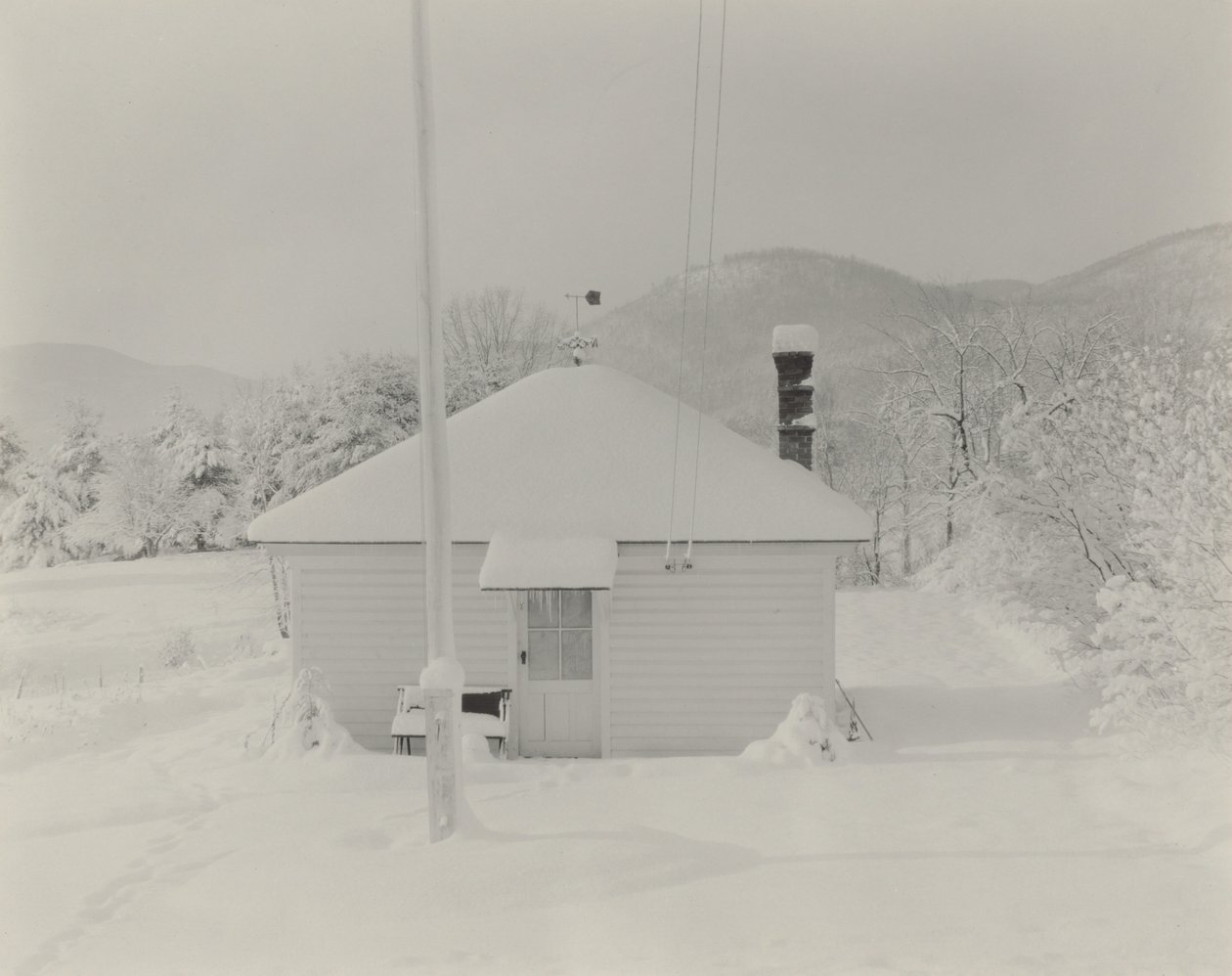 Den første sne og det lille hus af Alfred Stieglitz