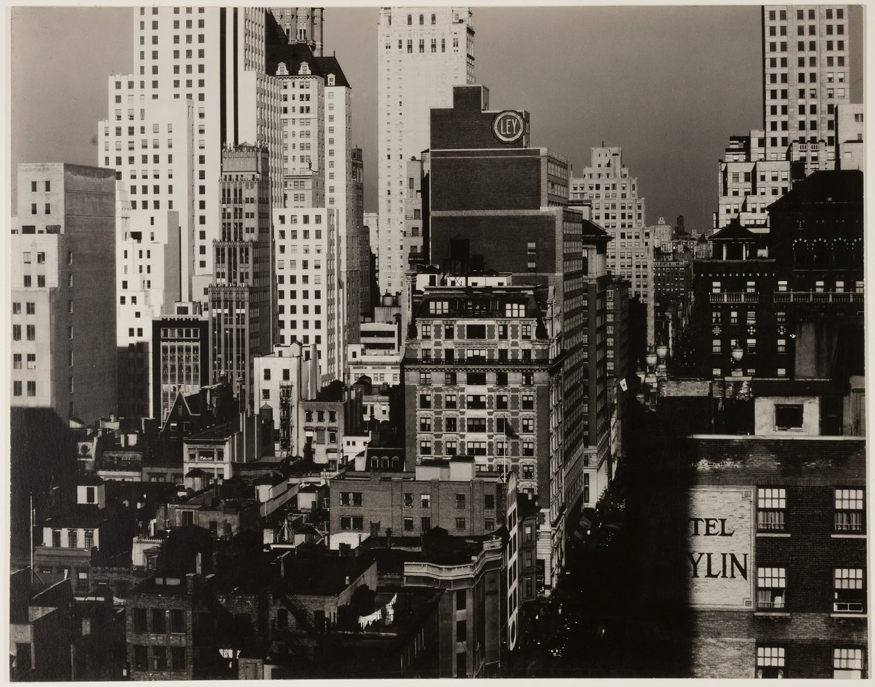 Fra mit vindue på et amerikansk sted, nord, 193031. af Alfred Stieglitz