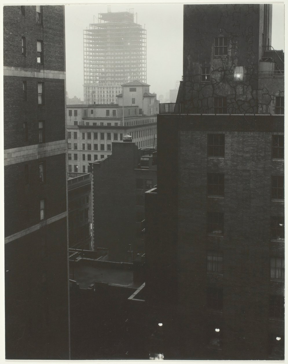 Fra mit vindue på et amerikansk sted, sydvest, 1932. af Alfred Stieglitz