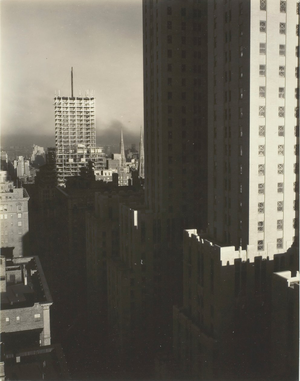 Fra mit vindue på Shelton, West, 1931. af Alfred Stieglitz