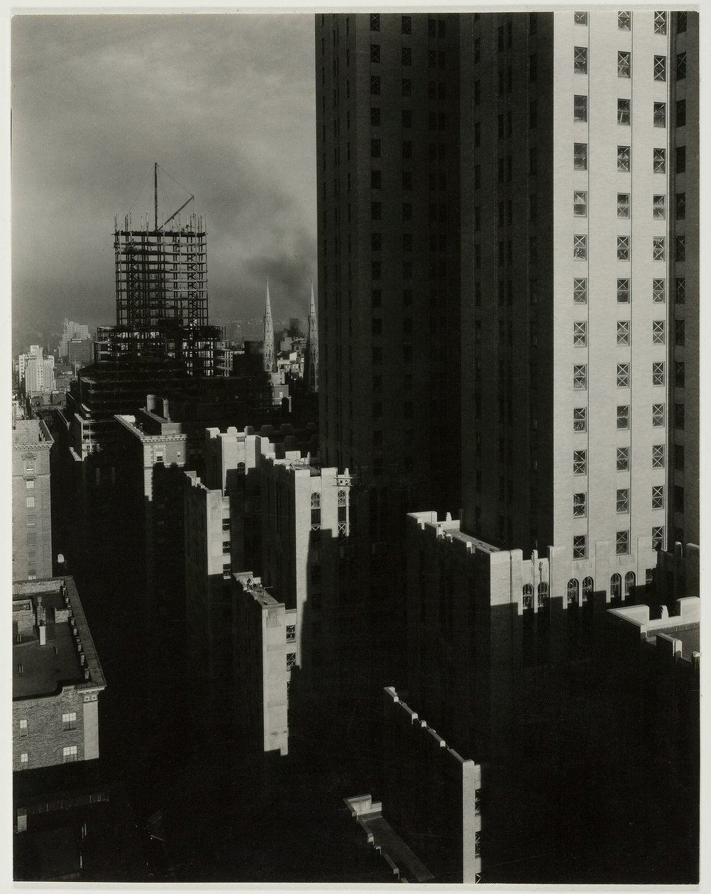 Fra mit vindue på Shelton, West, 1931. af Alfred Stieglitz