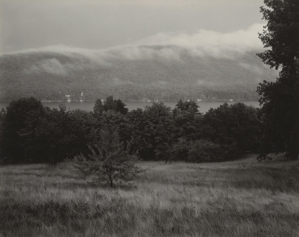 Lake George set fra bakken af Alfred Stieglitz