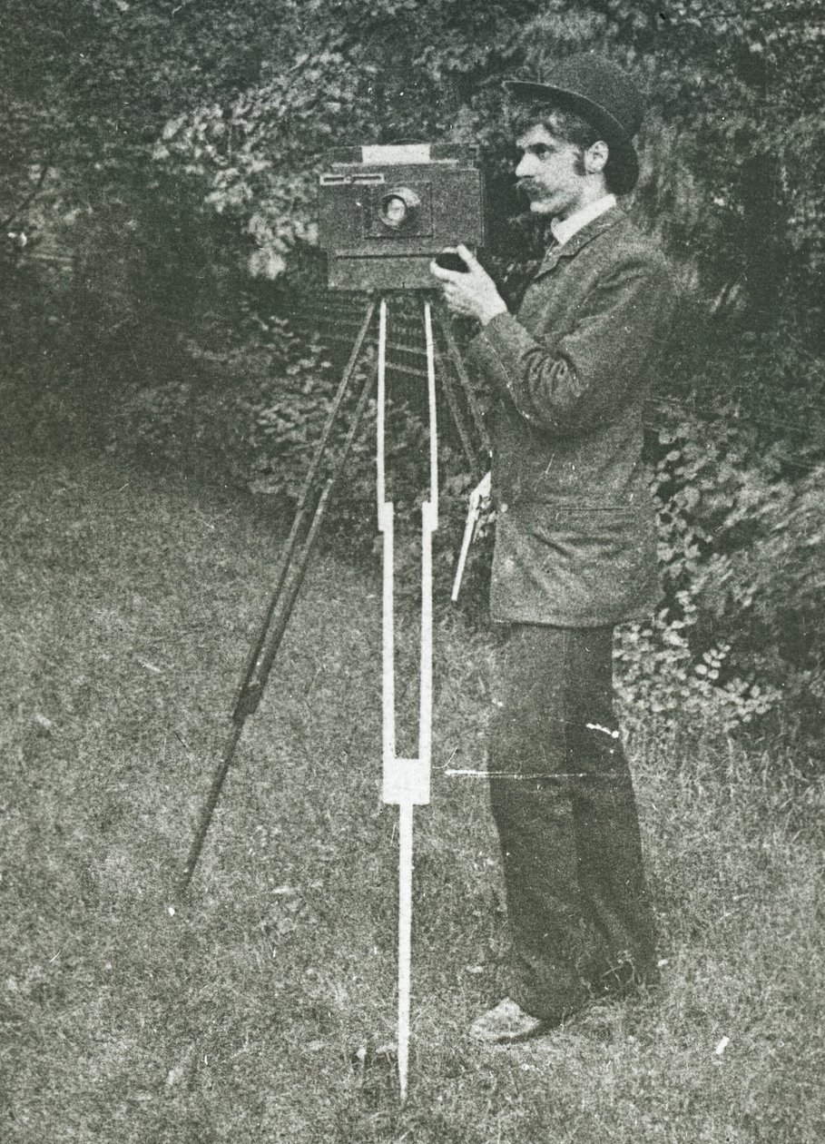 Selvportræt med kamera, stativ og pistol, 1886. af Alfred Stieglitz