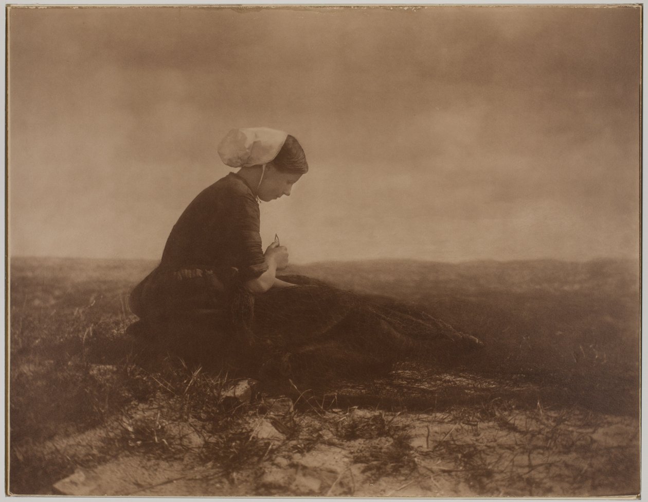 The Net Mender af Alfred Stieglitz