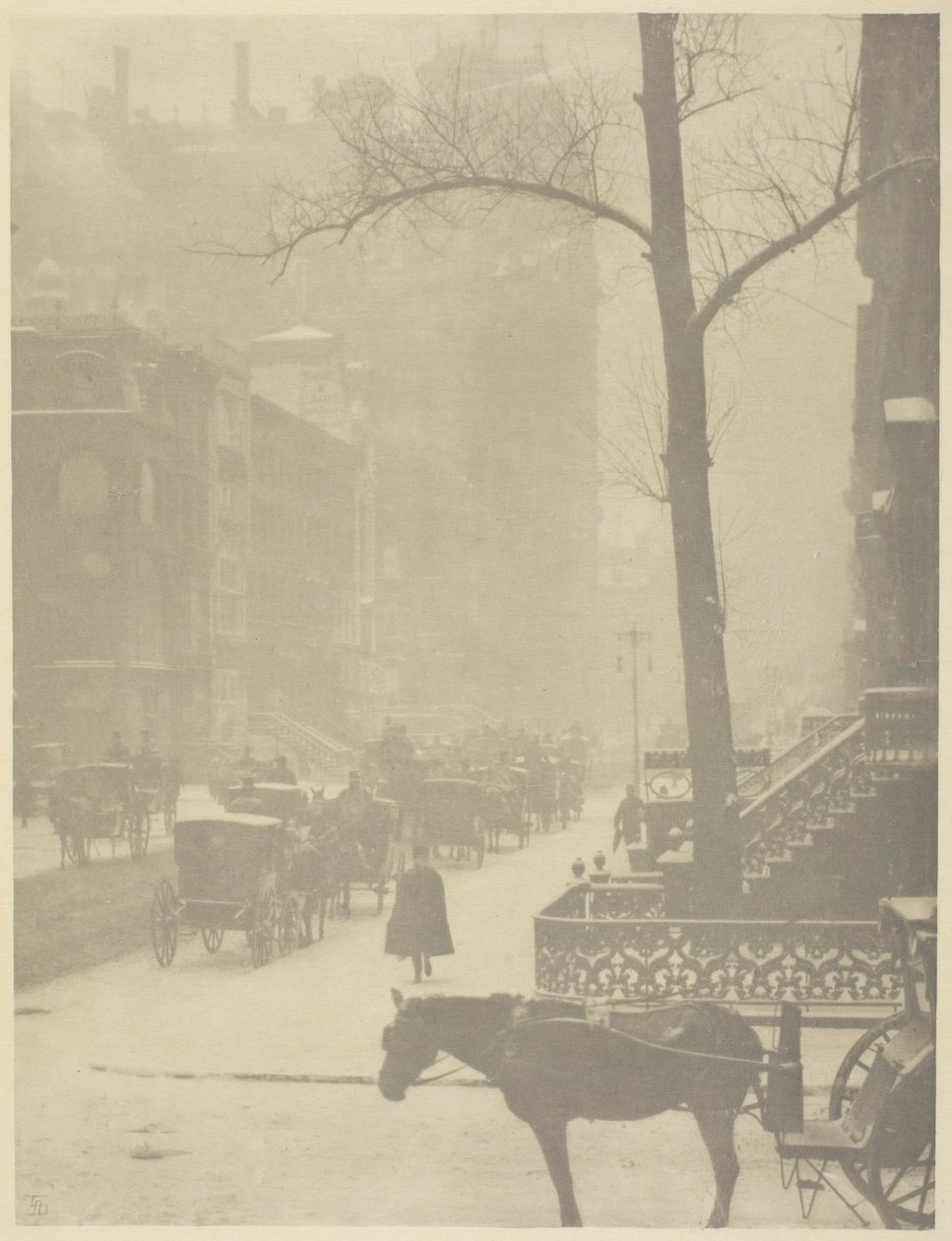 The Street, Fifth Avenue, 190001, trykt 190304. af Alfred Stieglitz