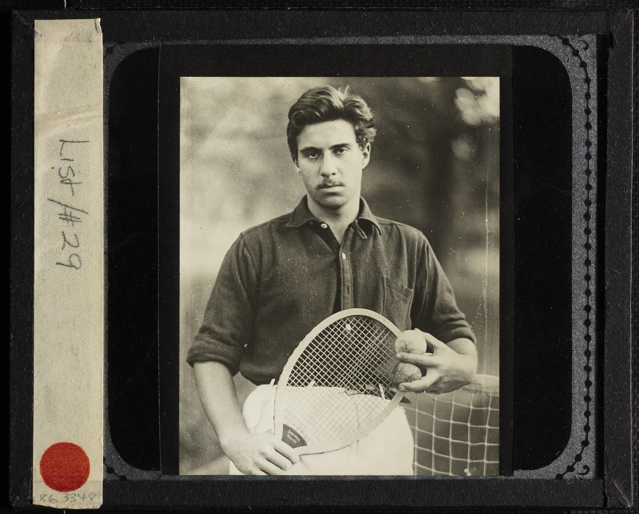 Uden titel nevø Edward med tennisketsjer, ca. 1917. af Alfred Stieglitz