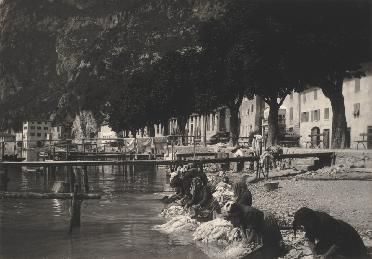 Vaskekvinder i Riva del Garda af Alfred Stieglitz