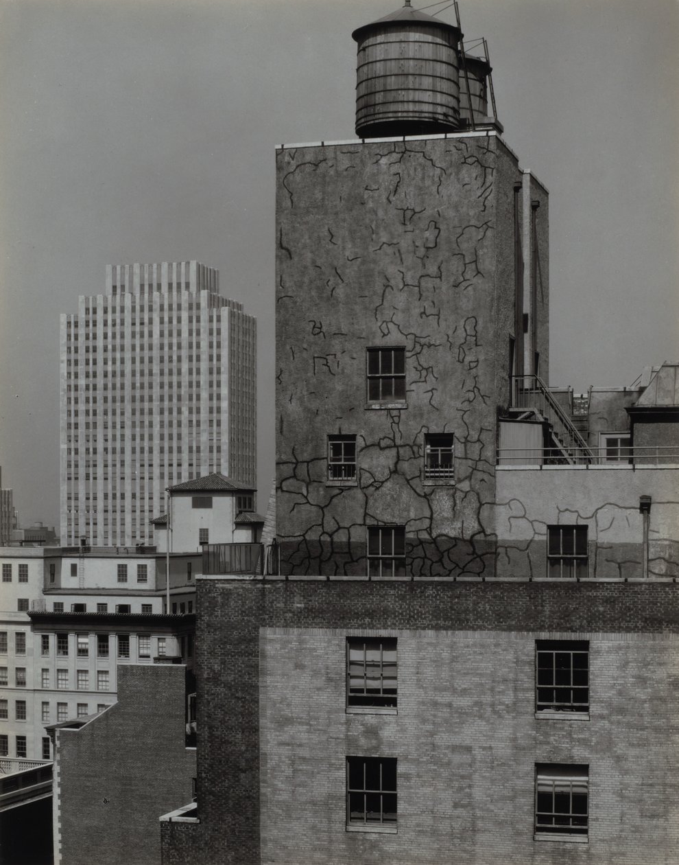 Vandtårn og Radio City, New York af Alfred Stieglitz