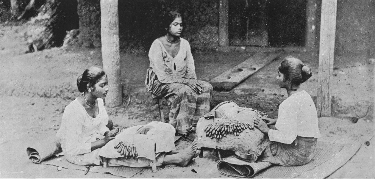 Lace Makers. - Ceylon Lace er helt håndlavet, c1890, 1910 af Alfred William Amandus Plate