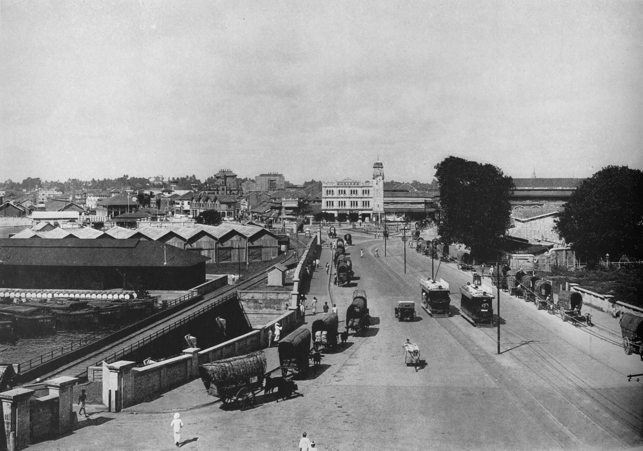 Udsigt mod Pettah eller Native Quarter, Colombo, Viser Khan Clock Tower, c1890, 1910 af Alfred William Amandus Plate