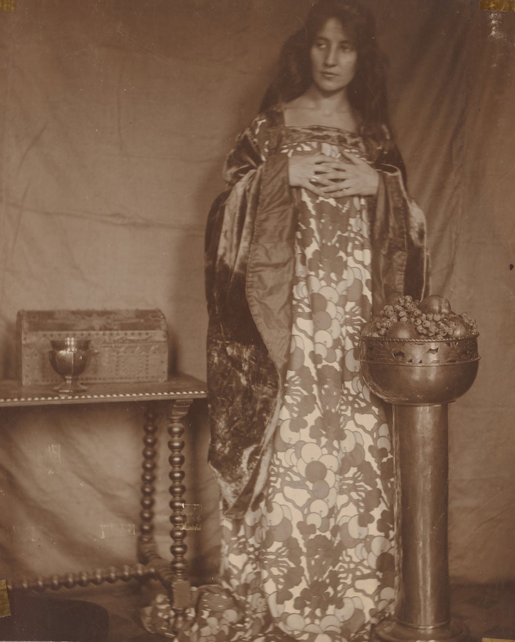 Portræt af Alice Dieudonne Chase, ca. 1906. af Alice Gerson Chase