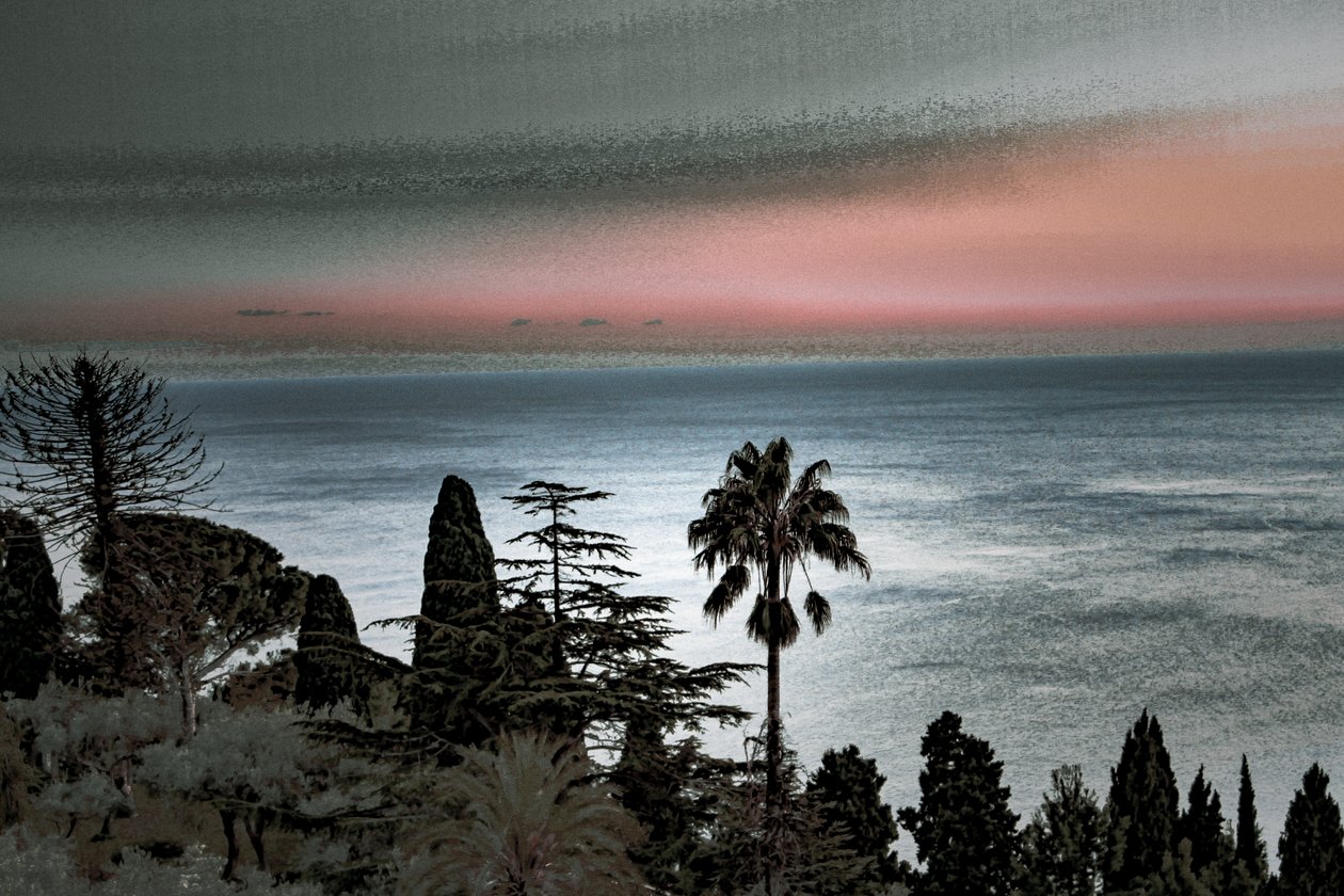 Taormina Sunset, 2019 (håndmalet fotografi) af Alice Gur-Arie