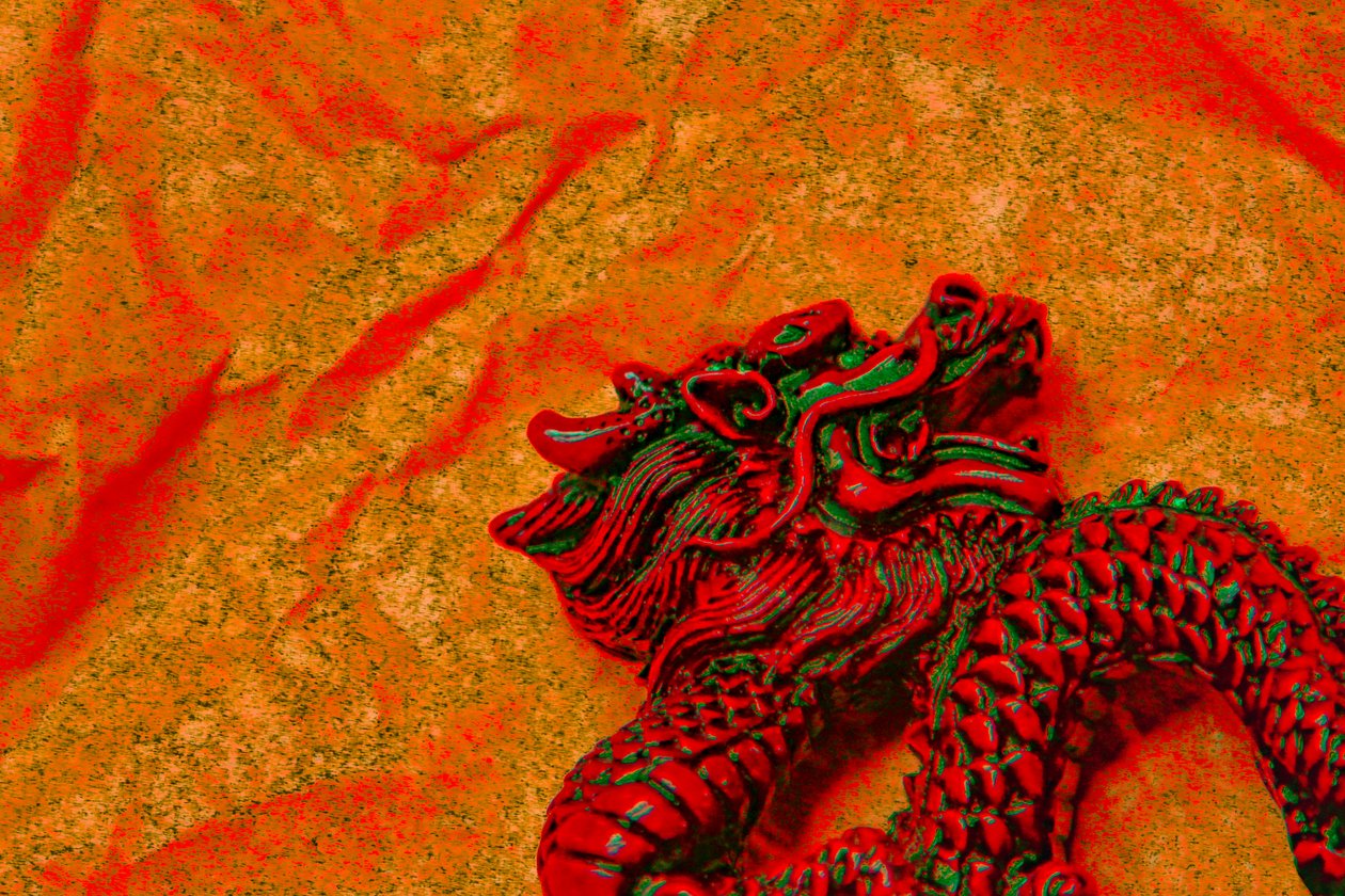 Red Dragon, 2021 (overmalet fotografi) af Alice Gur-Arie