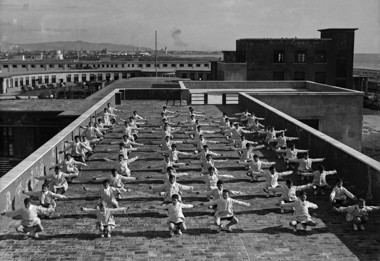Villa Rosa Maltoni Mussolini: unge studerende træner (s/h foto) af Fratelli Alinari