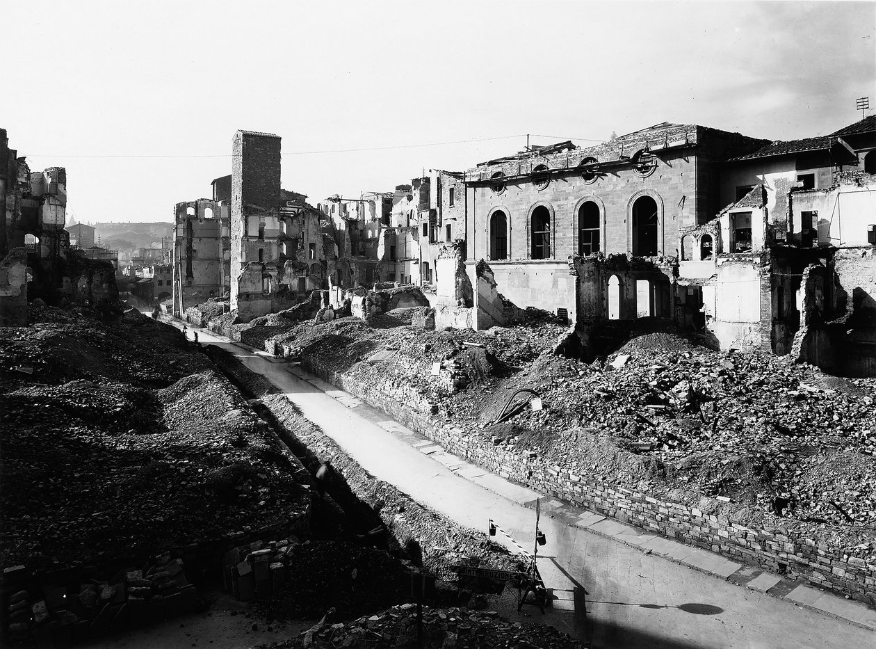 Anden Verdenskrig: murbrokkerne i Borgo San Jacopo i Firenze, efter bombningen. Dette fotografi, tidligere en del af Brogi Collection, tilhører nu Alinari Collection (s/h foto) af Fratelli Alinari