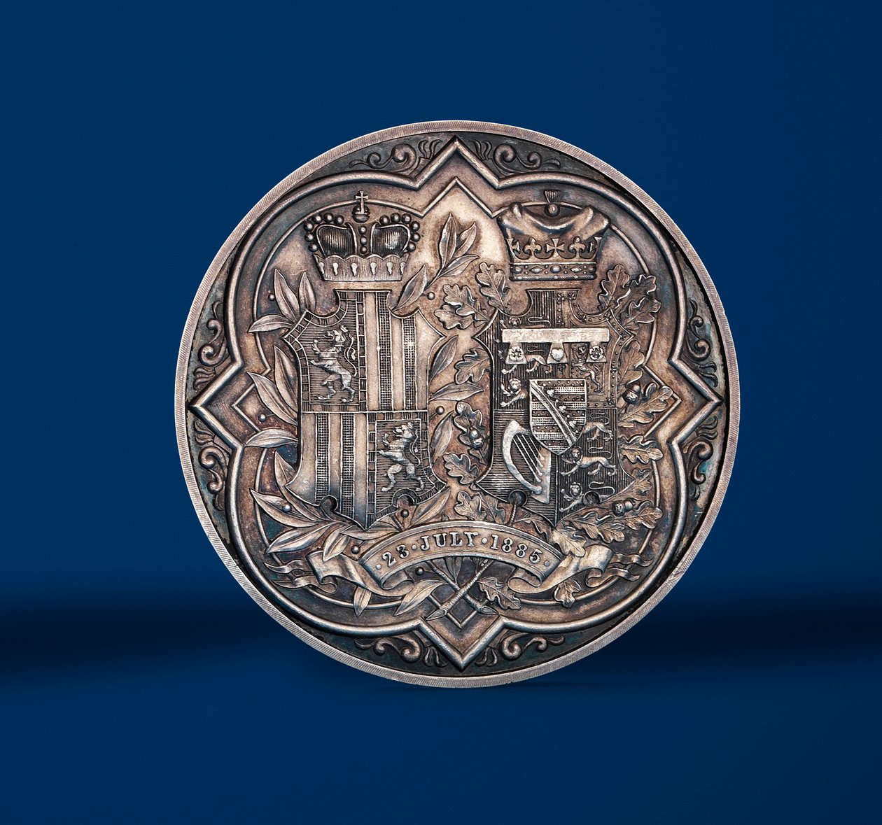 Medalje til minde om brylluppet mellem prinsesse Beatrice og prins Henrik af Battenberg, 1885 (sølv) (bagsiden af 419673) af Allan Wyon