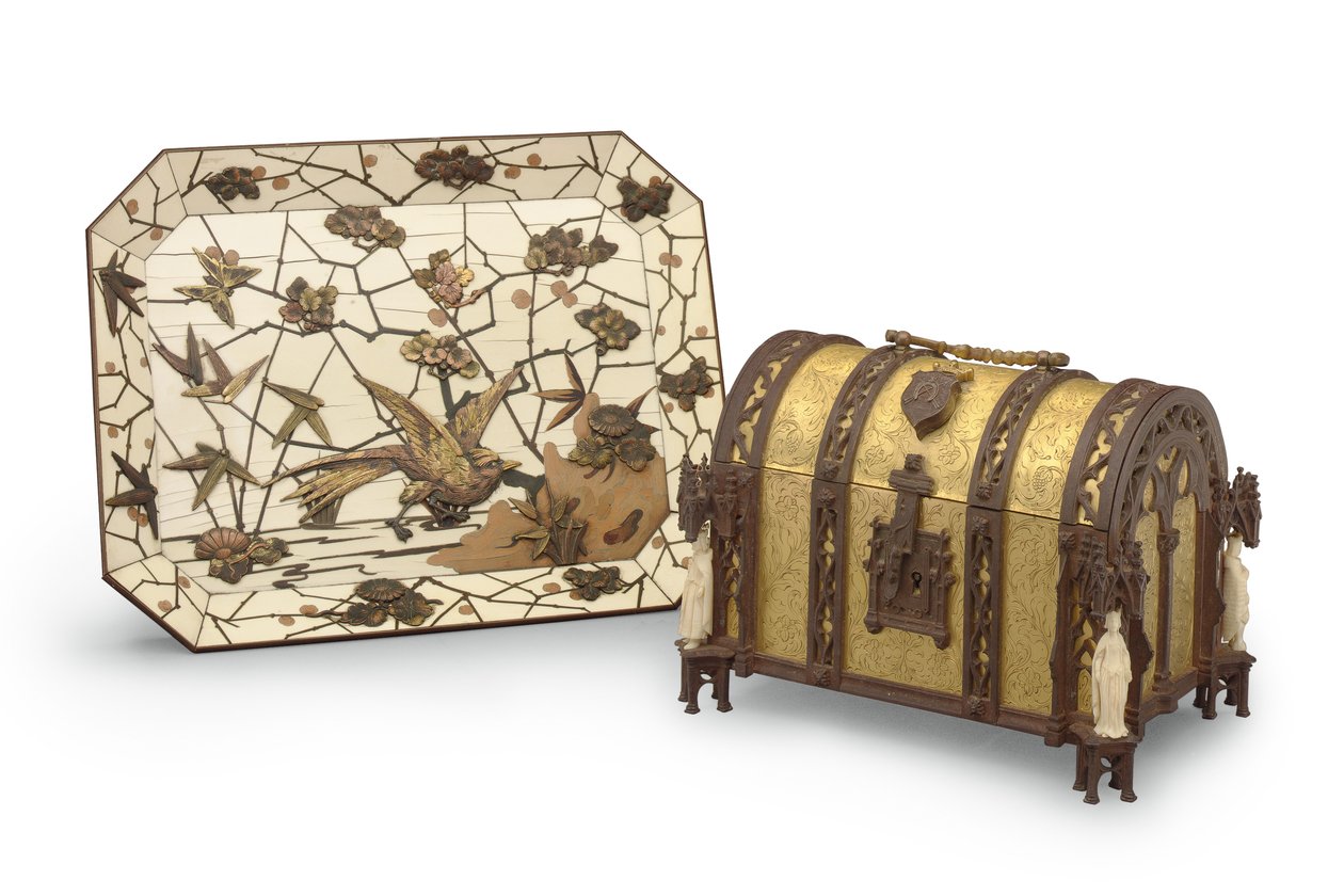 Oplader, intarsia af Ferdinand Duvinage, og Gothic Revival smykkeskrin, begge ca. 1880 (ormolu, jern, elfenben, forgyldt kobber og frugttræ) (se også 476607 og 476608) af Alphonse Gustave Giroux