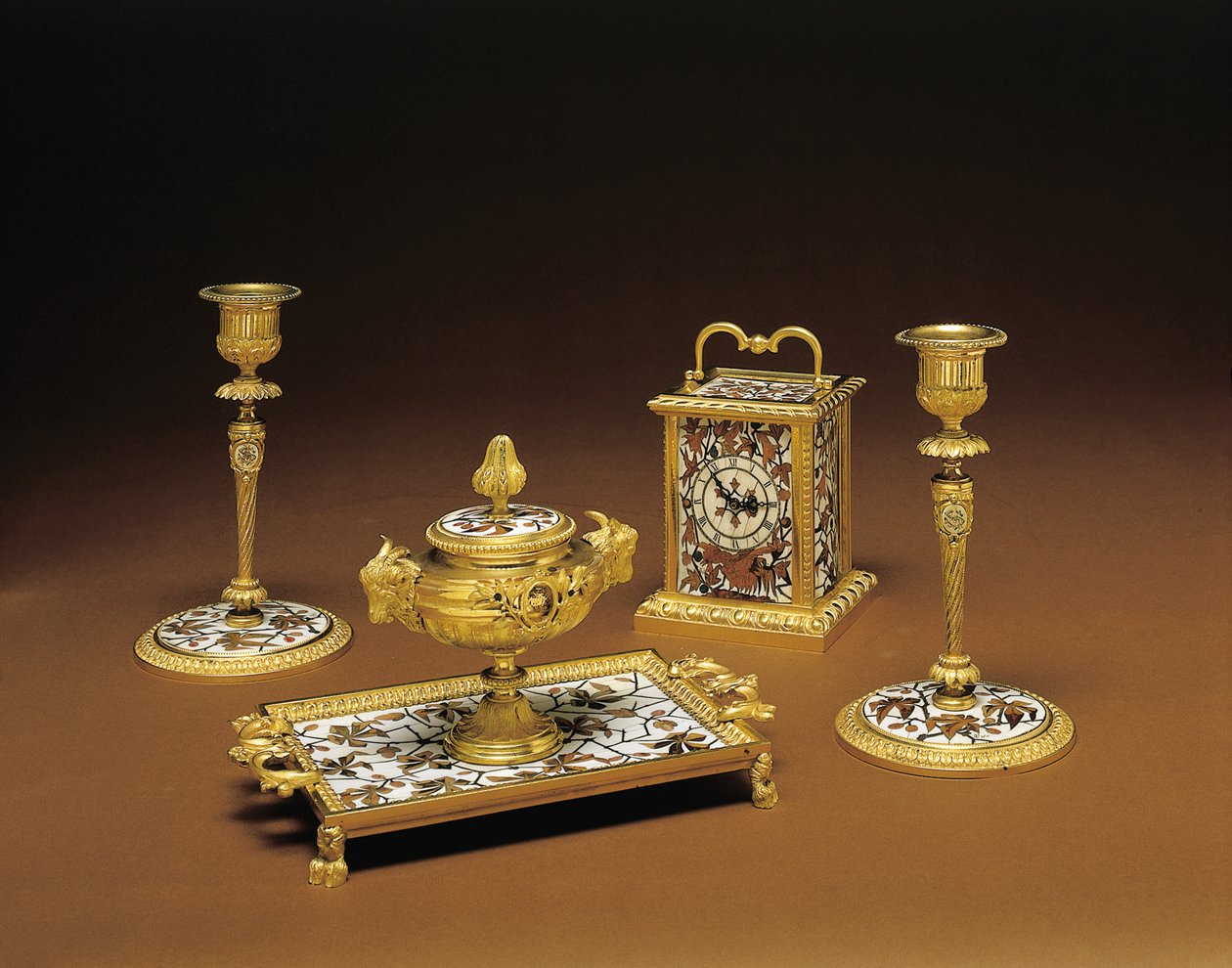 Napoleon III firedelt skrivebordssæt, intarsia af Duvinage og Harinckouk, ca. 1877 af Alphonse Gustave Giroux