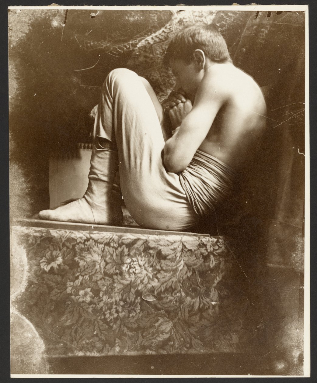 [Mandlig model i fosterstilling, Paris]. af Alphonse Maria Mucha