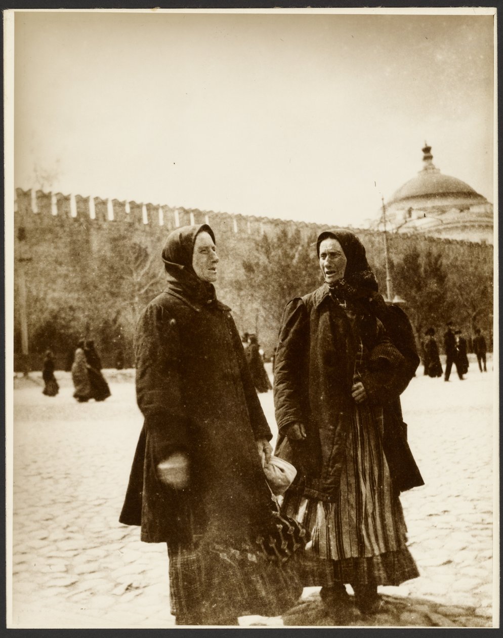 [Fotografier fra studieturen til Rusland brugt til maleriet "The Abolition of Serfdom in Russia" (1914) fra "Epic of the Slavs Cycle, Moscow"]. af Alphonse Maria Mucha