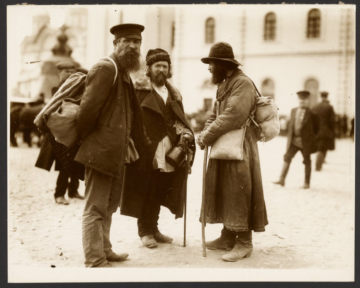 [Fotografier fra studieturen til Rusland brugt til maleriet "The Abolition of Serfdom in Russia" (1914) fra "Epic of the Slavs Cycle, Moscow"]. af Alphonse Maria Mucha