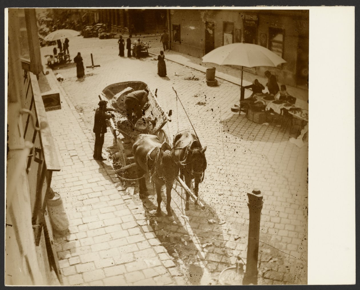 [Udsigt fra vinduet i Muchas lejlighed, nær Amalienstrasse, München]. af Alphonse Maria Mucha