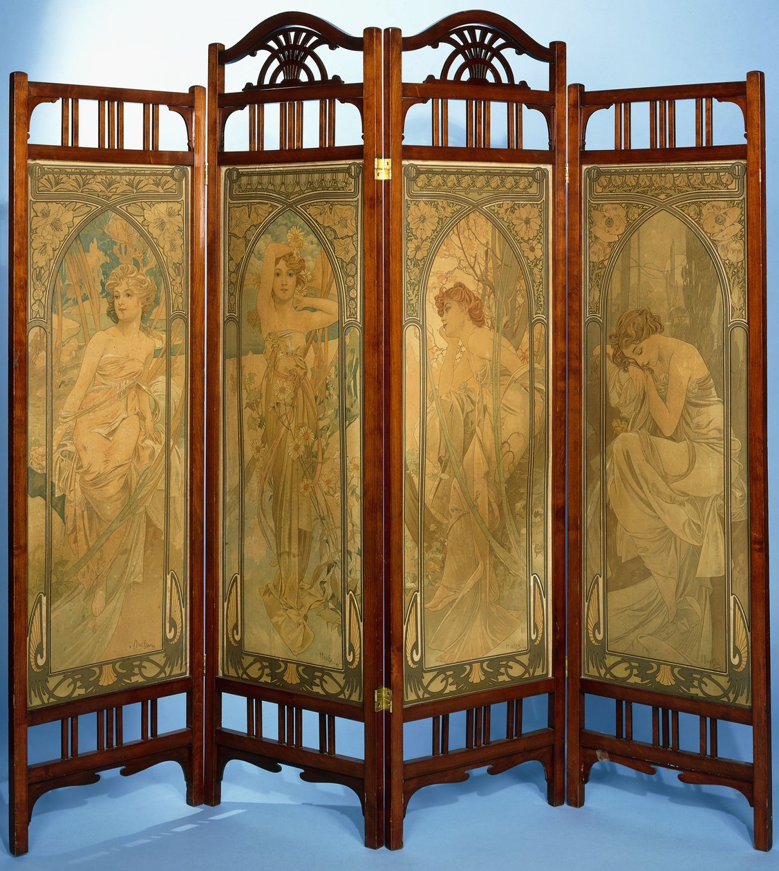 En art nouveau-skærm, panelerne dekoreret med serien "Les Heures du Jour", bestående af Eveil Matin, Eclat du Jour, Reverie du Soir og Repos de la Nuit, 1899 af Alphonse Mucha