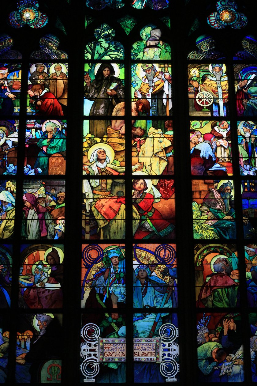 Detalje af et farvet glas, Life of Saints Cyril and Methodius, St, Vitus Cathedral, Wenceslas and Adalbert, Prag, Tjekkiet (farvet glas) af Alphonse Mucha