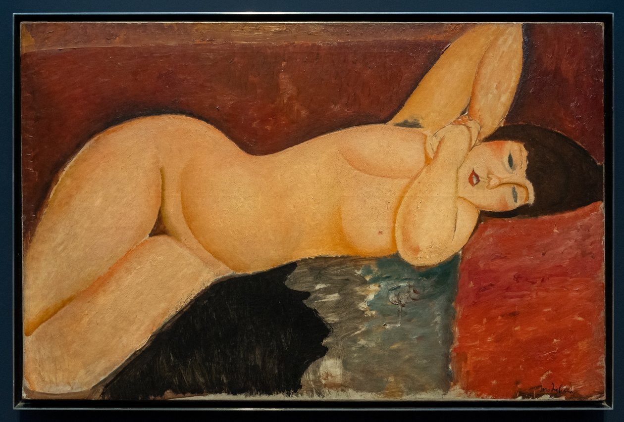 Liggende nøgen kvinde med sammenflettede hænder af Amedeo Modigliani