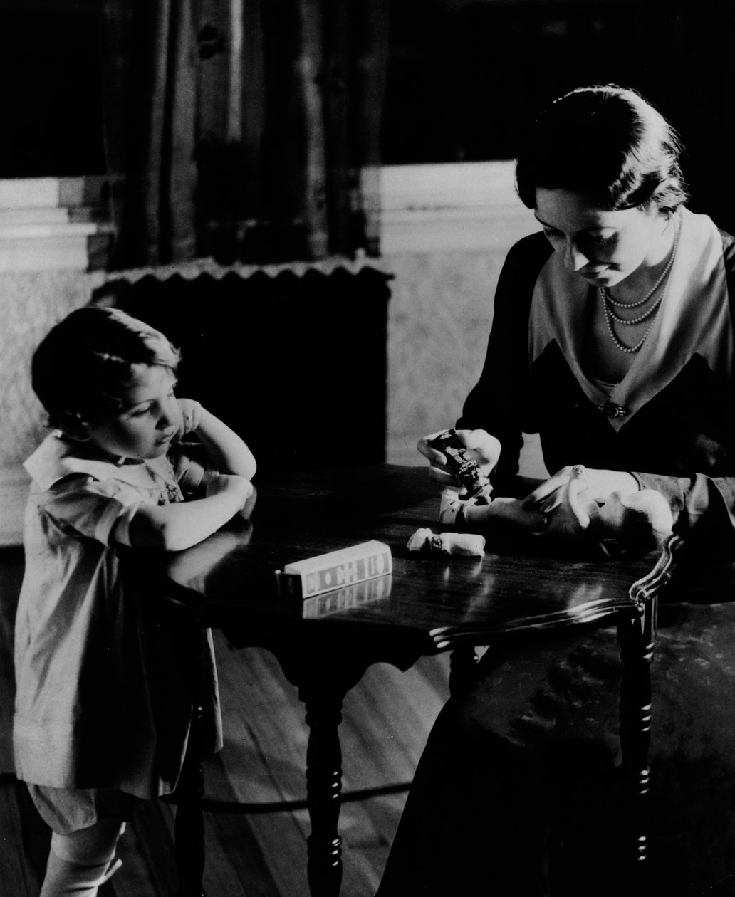 Annonce for Duco Cement, ca. 1930-40 af American Photographer