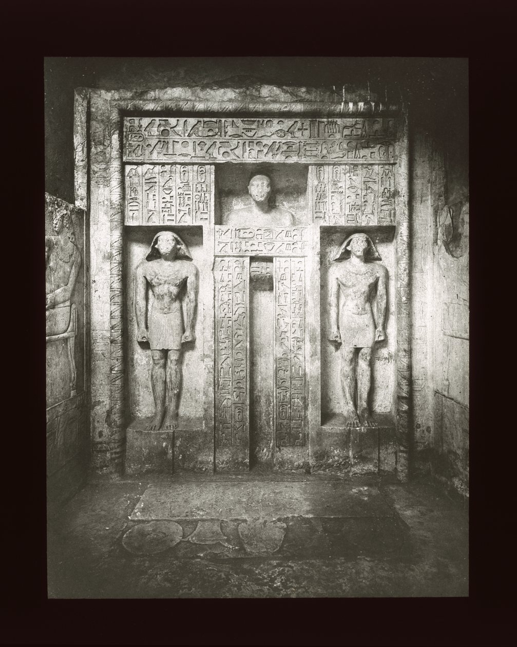 Kapel af Nefer-Seshem-Ptahs grav, Sakkara, 6. dynasti (lanternerutsjebane) af American Photographer