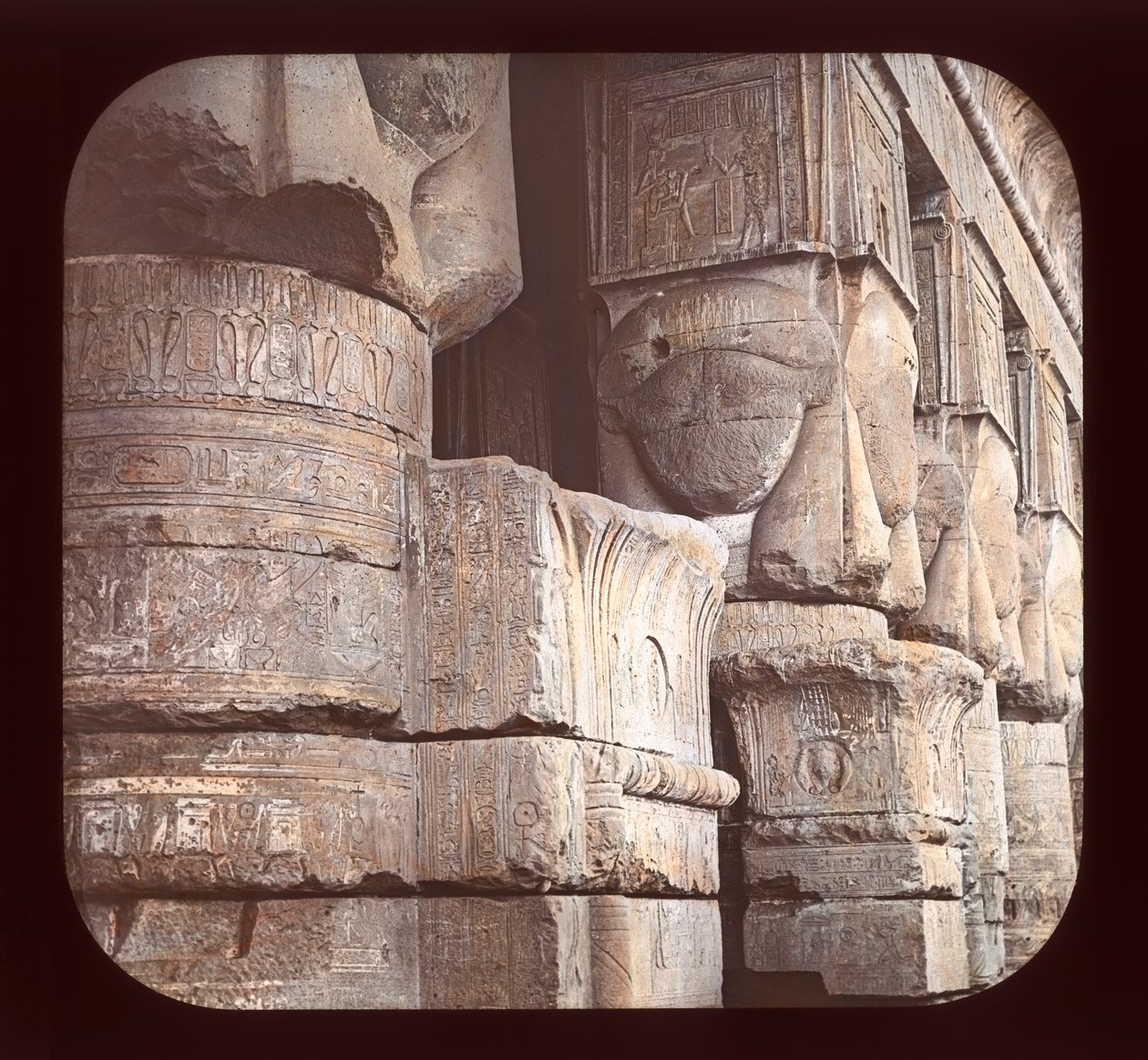 Søjler fra facaden af Temple of Denderah (lanternerutsjebane) af American Photographer