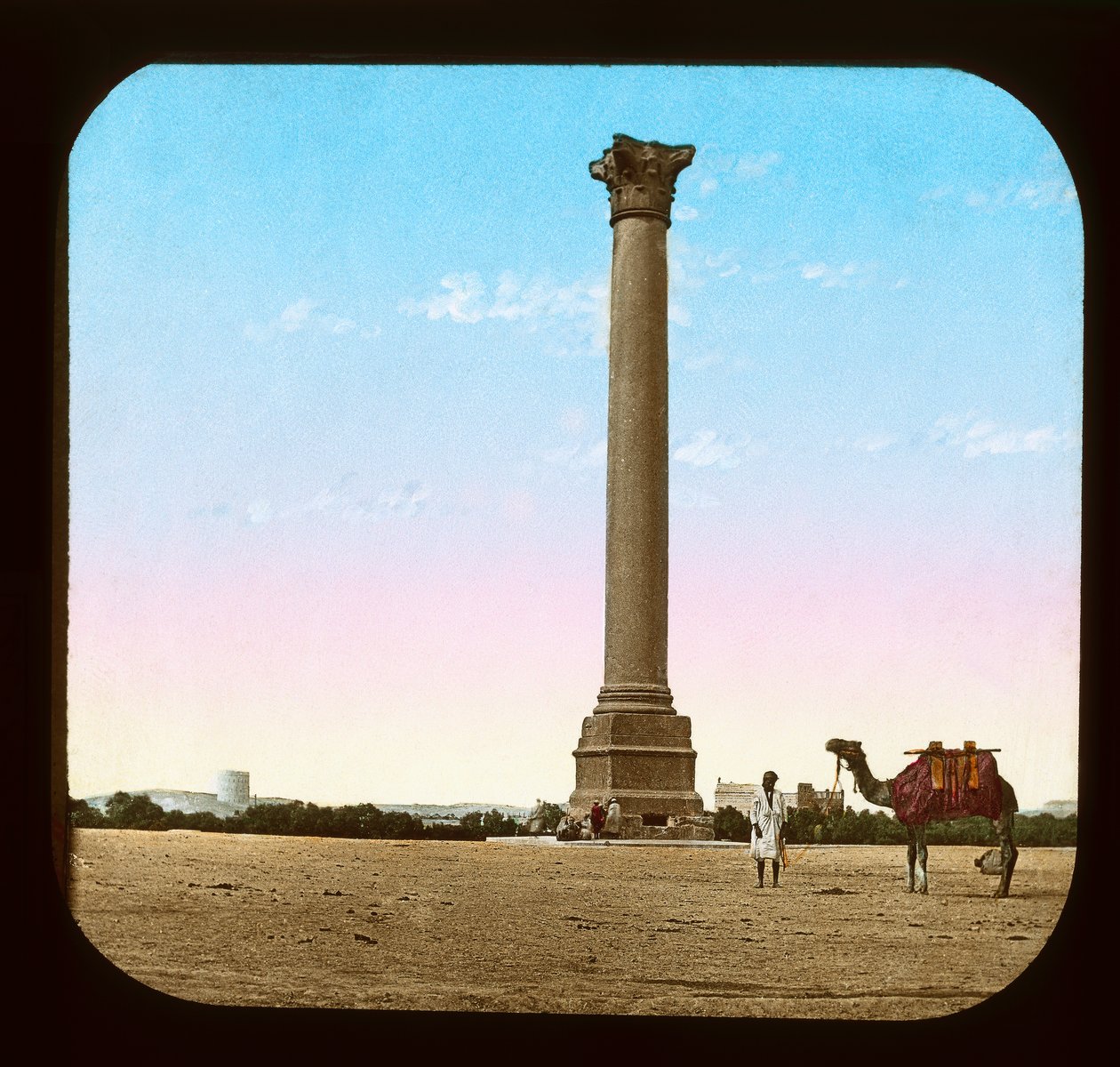 Egypten - Pompeys-søjlen, Alexandria (lanternerutsjebane) af American Photographer