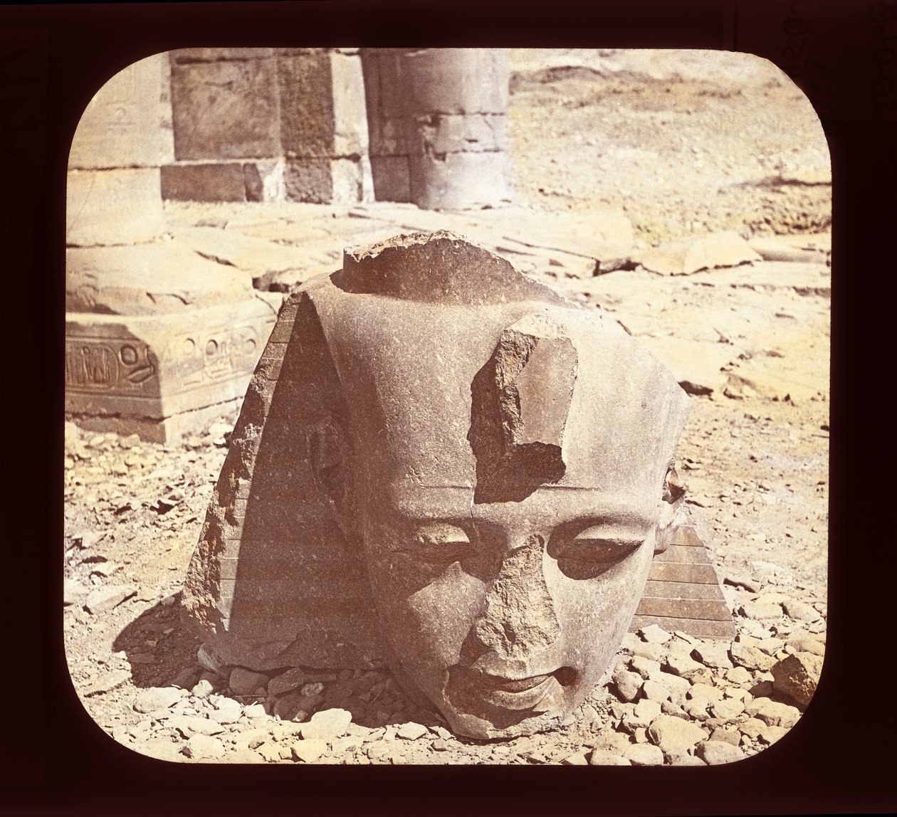 Egypten - Ramesseum, leder af kolossen af Ramses II, Theben (lanternerutsjebane) af American Photographer