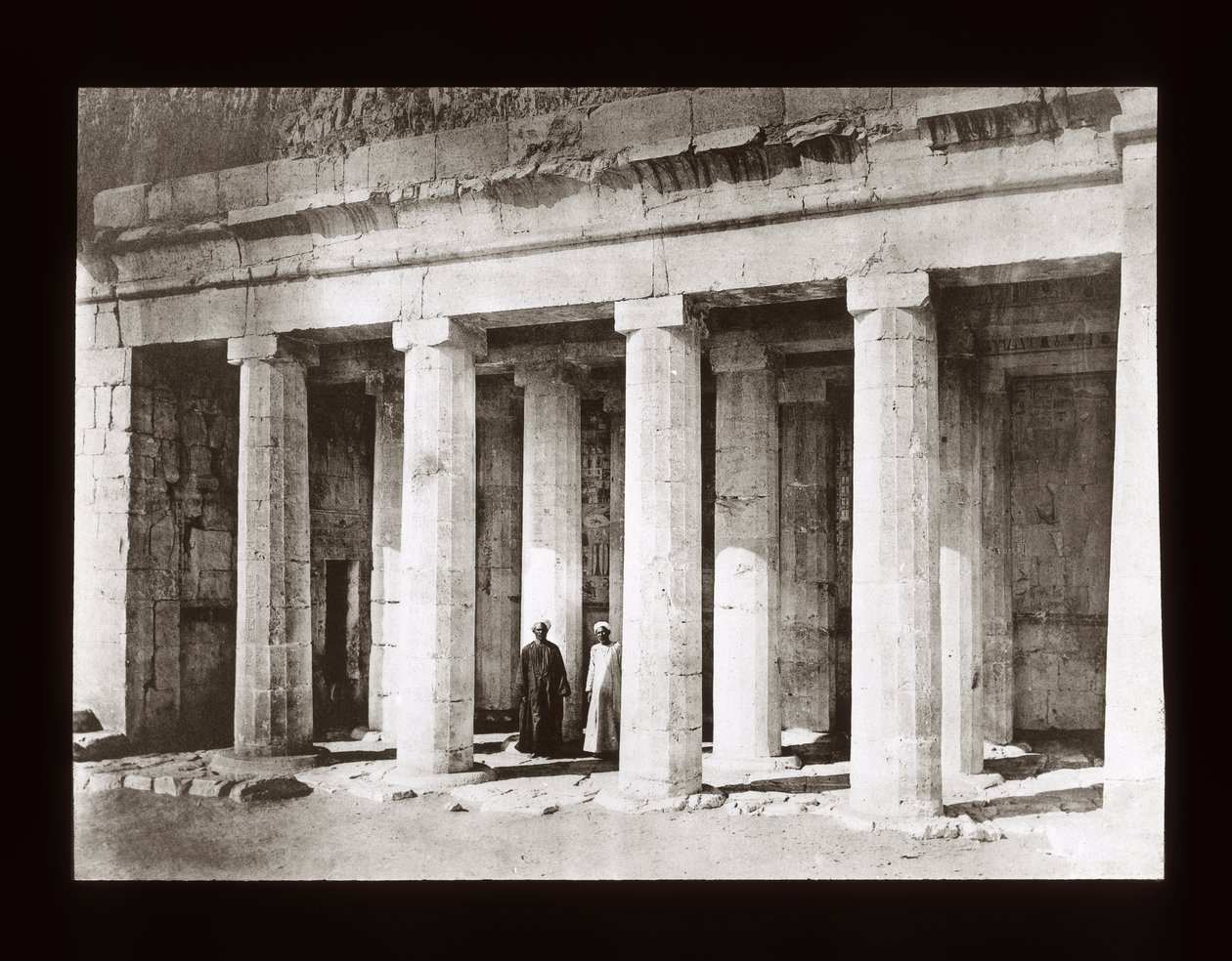 Facaden af Anubis Kapel, Det Store Tempel ved Deir El-Bahri (lanternerutsjebane) af American Photographer
